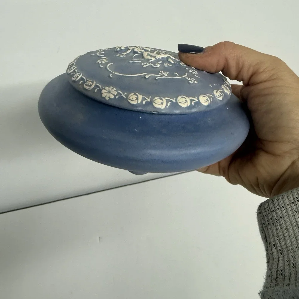 Antique‎ Vintage Handmade Wedgwood Jasperware Style Ceramic Trinket Box - Signed
